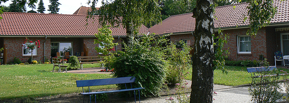 Wohnhäuser im Garten vom Altenzentrum Rheiderland