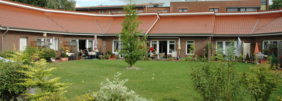 Wohnhäuser im Garten vom Altenzentrum Rheiderland